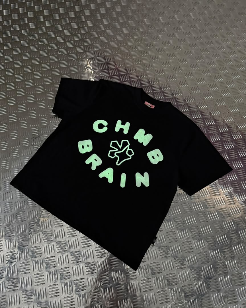 BLACK TEE GLOW "LAWA"